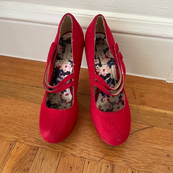 Red Pumps - Picture 4 of 4